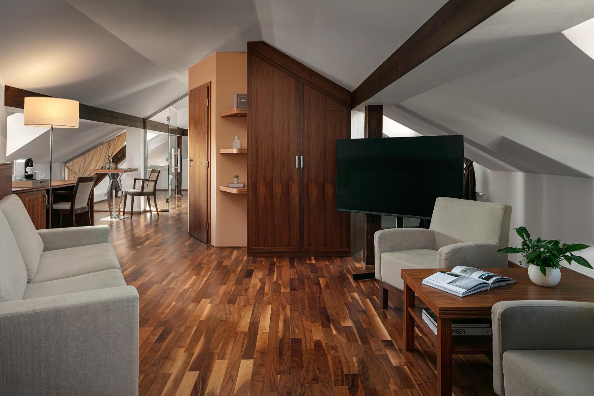 Harvey Hotel 5*